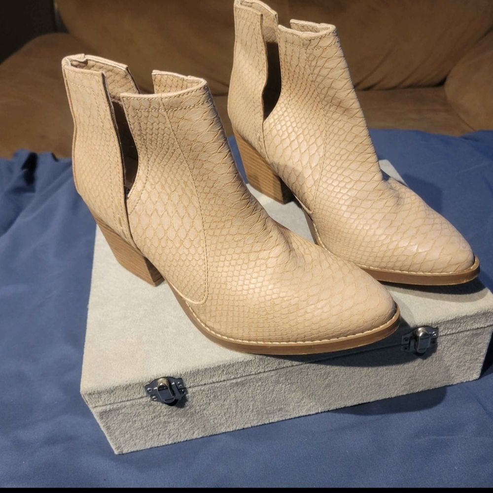 Women's Tan Ankle Boots